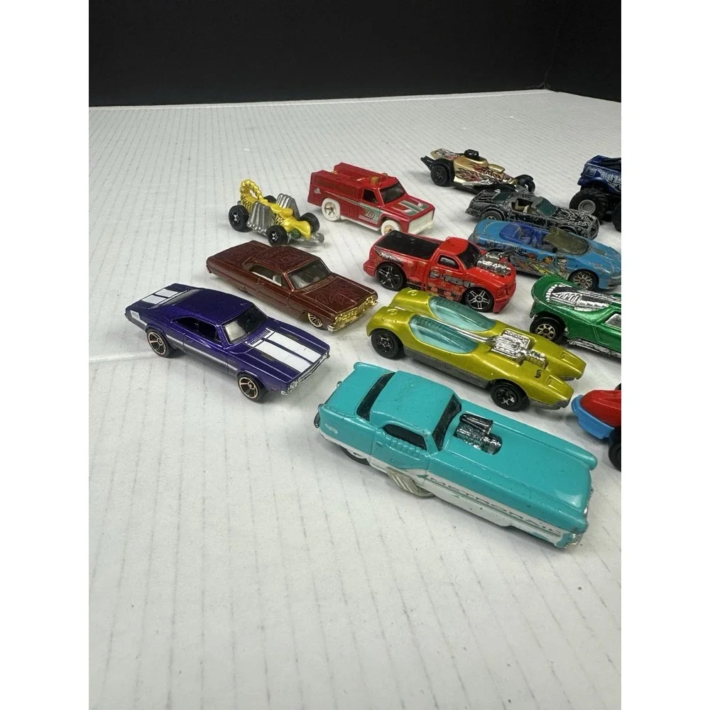 Die Cast +20 Lot Of Vehicles - Hot Wheels /Matchbox/Die‎ Cast 1:24